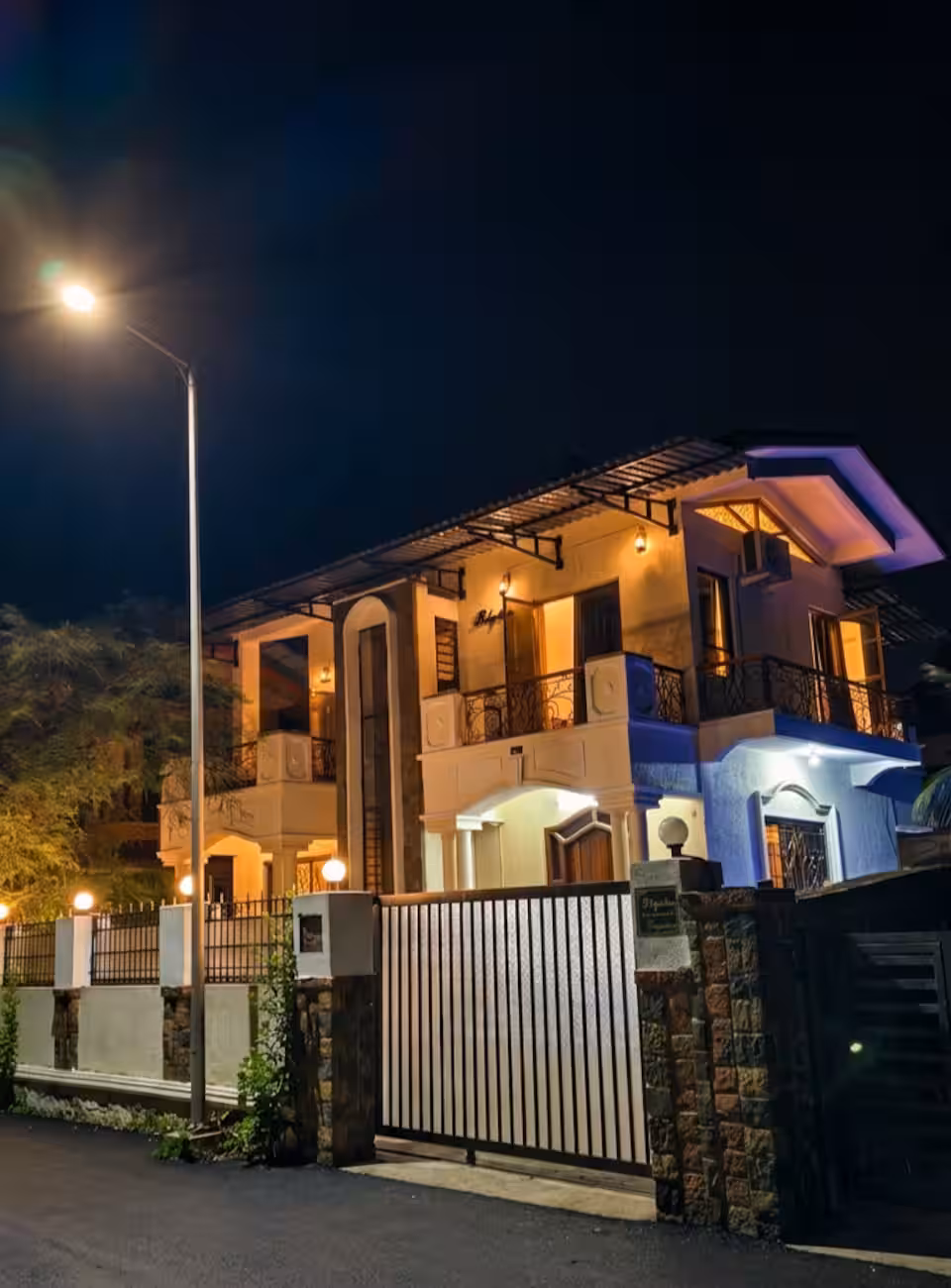 Rythm by entastic stays. in Lonavala, Maharashtra